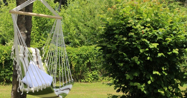 Gemütliche Gartenschaukeln und Hängematten zum Träumen